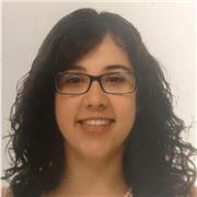 Graduada en administración y finanzas imparte clases a niños de primaria